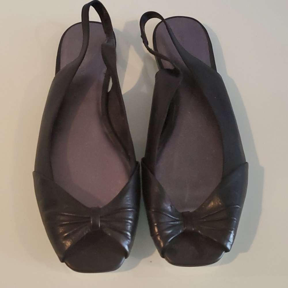 brand new ladies banana republic flat sandals